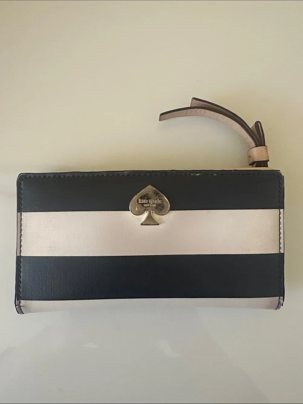 Kate Spade Cameron Slim Bifold wallet Bone Navy Stripe